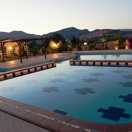 Le Querce Di Cota ファームステイ Troina